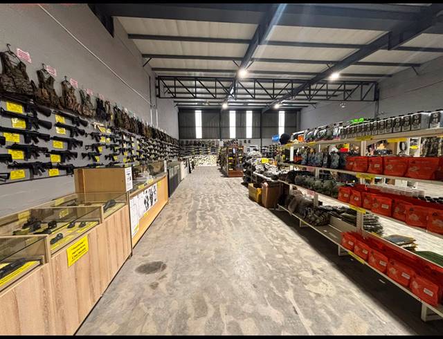 558M² WAREHOUSE TO LET IN STIKLAND INDUSTRIAL